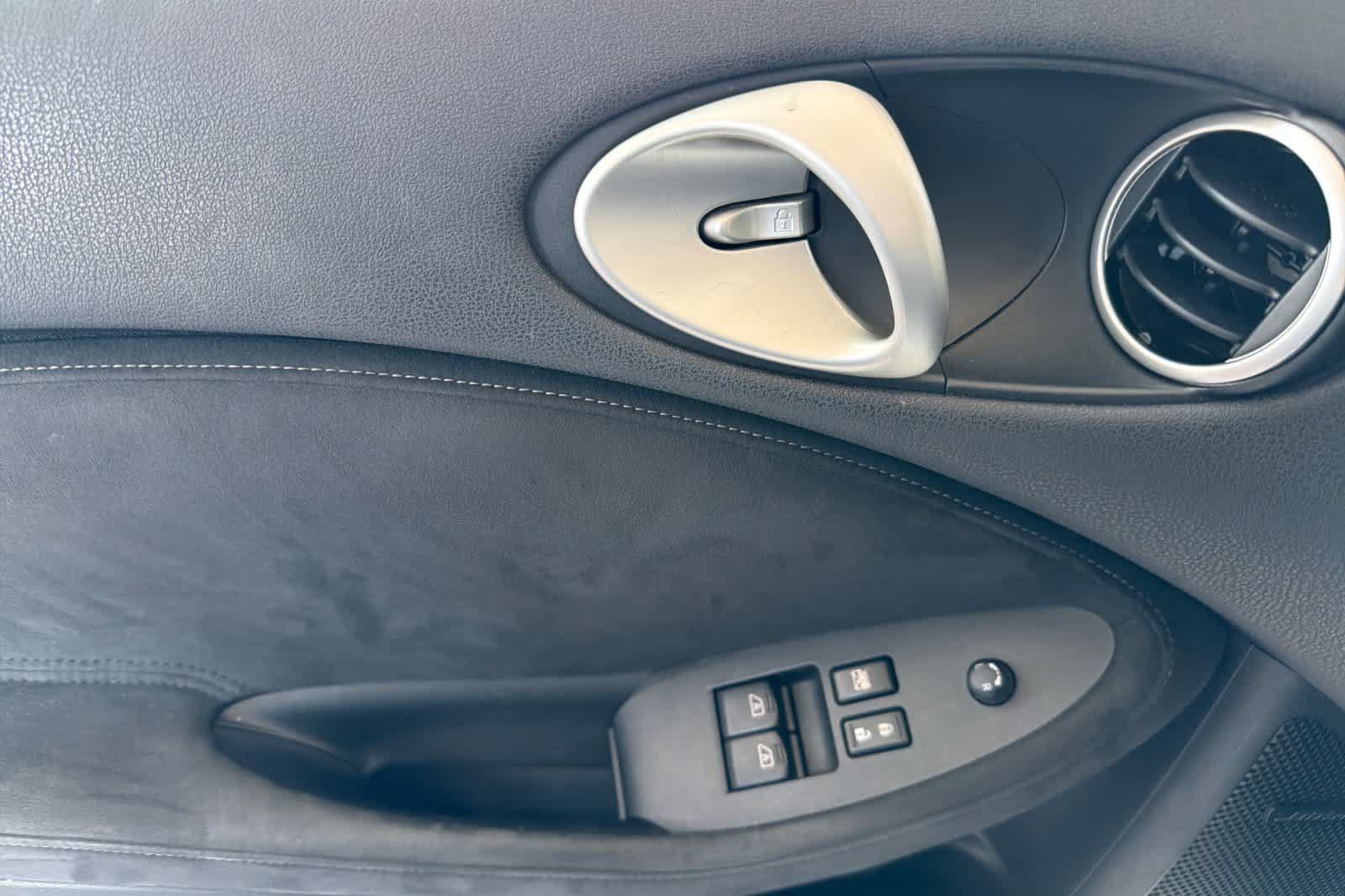 Used 2009 Nissan 370Z Touring w/ Sport Pkg RWD image 10