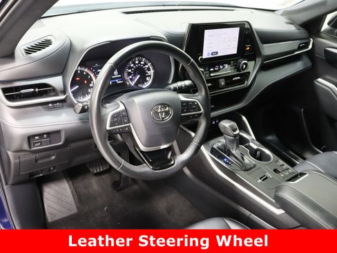 Certified 2023 Toyota Highlander XSE image 13