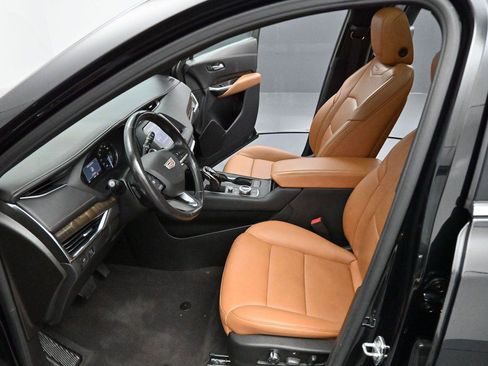 Certified 2022 Cadillac XT4 Premium Luxury w/ Enhanced Visibility Package AWD/4WD image 13