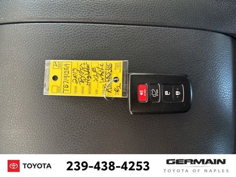 Used 2019 Toyota Highlander XLE FWD image 25