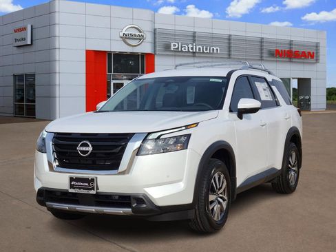 New 2025 Nissan Pathfinder SL image 2