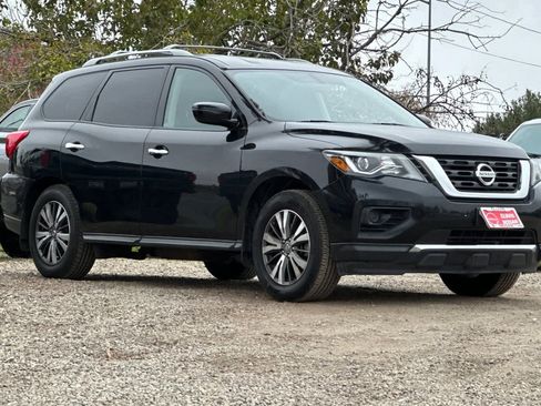 Used 2019 Nissan Pathfinder S image 10