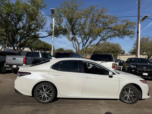 Used 2023 Toyota Camry XLE image 4