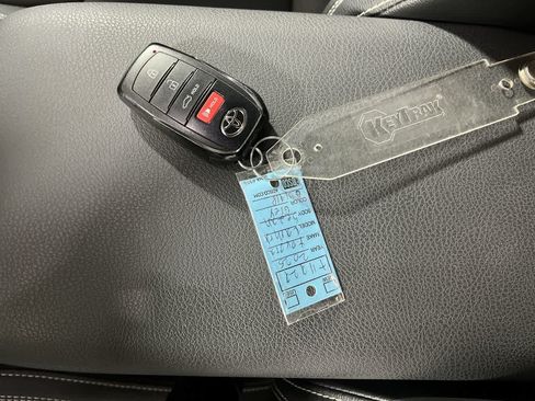 Used 2025 Toyota Camry SE FWD image 23