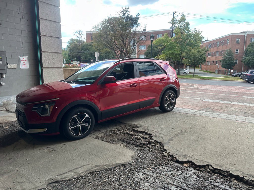Certified 2024 Kia Niro EX w/ EX Cold Weather Package FWD image 7