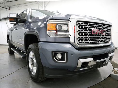 Used 2016 GMC Sierra 3500 Denali w/ Suspension Package, Off-Road AWD/4WD image 40
