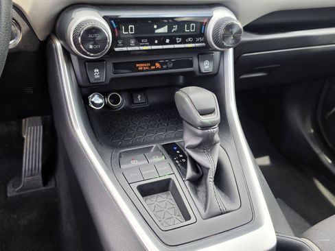 Used 2021 Toyota RAV4 XLE FWD image 21