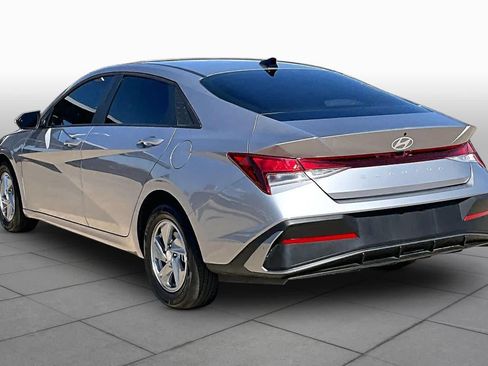 Used 2026 Hyundai Elantra SE FWD image 11
