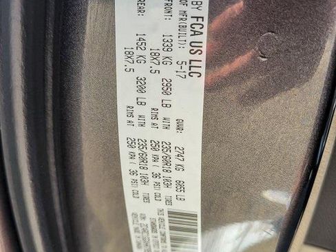 Used 2017 Chrysler Pacifica Limited image 27