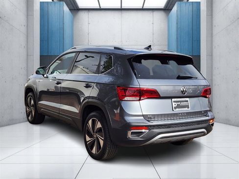 Used 2024 Volkswagen Taos SE image 29