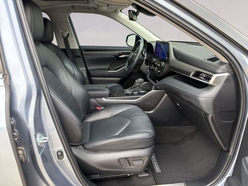 Used 2023 Toyota Highlander XLE image 15