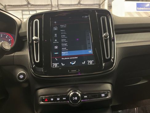 Used 2022 Volvo XC40 T5 R-Design w/ Advanced Package image 21