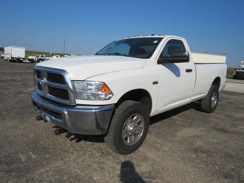 Used 2018 RAM 2500 Tradesman w/ Chrome Appearance Group AWD/4WD image 7