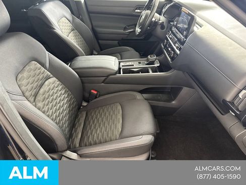 Used 2022 Nissan Pathfinder SV FWD image 16