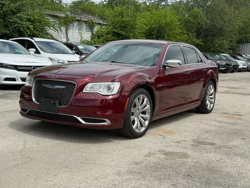 Used 2018 Chrysler 300 Touring w/ Chrome Appearance Package RWD image 3