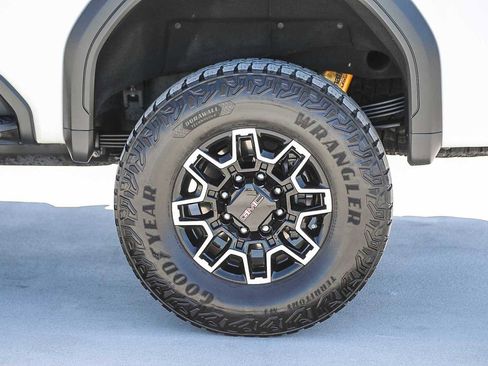 Used 2024 GMC Sierra 2500 AT4X AWD/4WD image 11