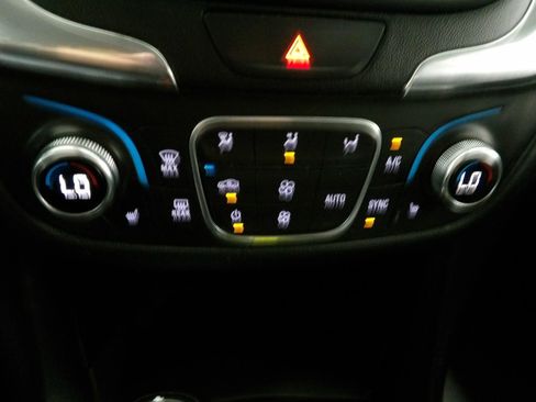 Used 2019 Chevrolet Equinox LT FWD image 15