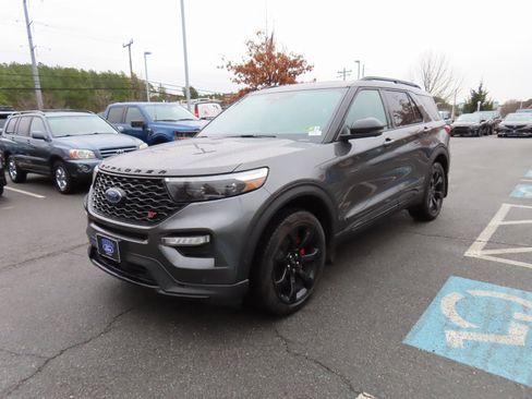Used 2020 Ford Explorer ST w/ ST Street Pack image 3