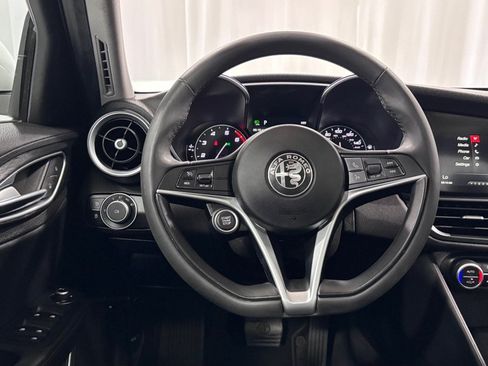 Used 2019 Alfa Romeo Giulia AWD image 11