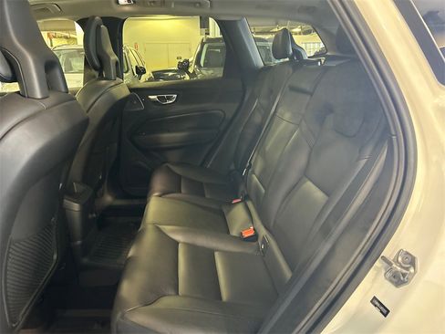 Used 2018 Volvo XC60 T8 Inscription w/ Advanced Package image 23