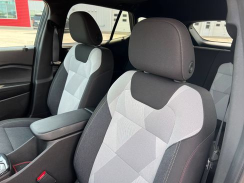 Certified 2024 Chevrolet Trax RS w/ Sunroof Package FWD image 4