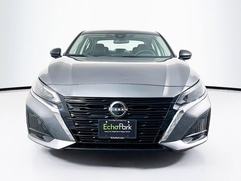 Used 2024 Nissan Altima 2.5 SV FWD image 2