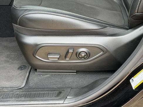 New 2025 Jeep Grand Cherokee L Altitude RWD image 13
