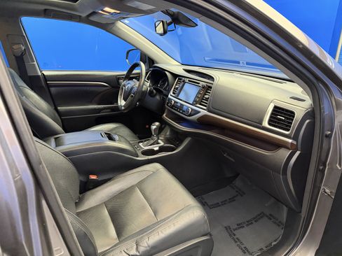 Used 2014 Toyota Highlander Limited Platinum AWD/4WD image 27