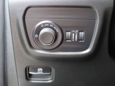 Certified 2024 Jeep Grand Cherokee Altitude image 19
