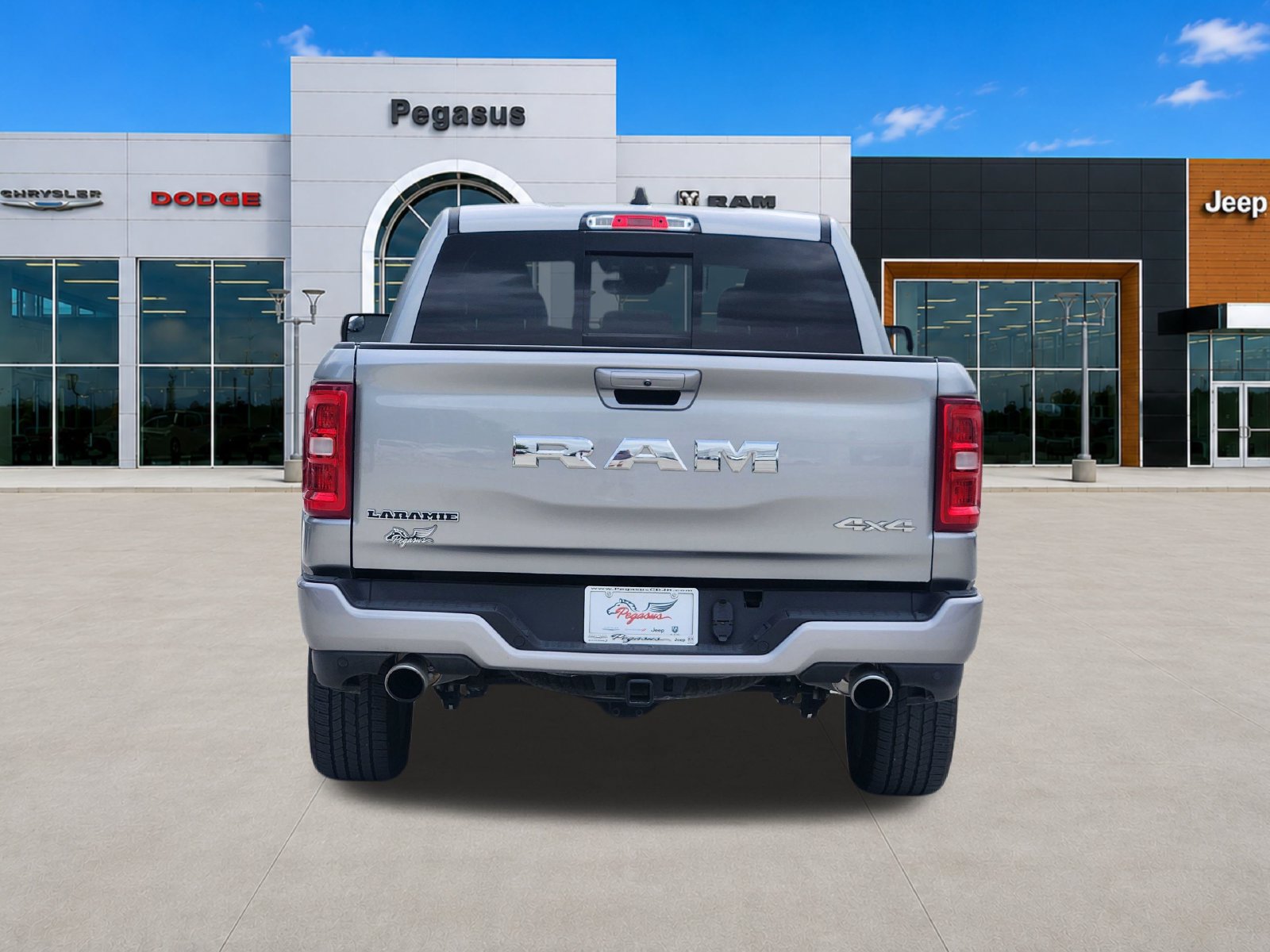 Used 2025 RAM 1500 Laramie w/ Laramie Southwest Edition AWD/4WD image 8