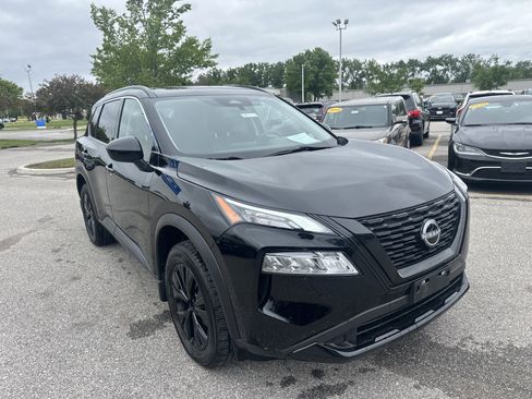 Used 2023 Nissan Rogue SV w/ SV Premium B Package AWD/4WD image 2
