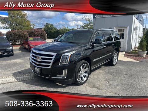 Used 2017 Cadillac Escalade Premium Luxury image 1