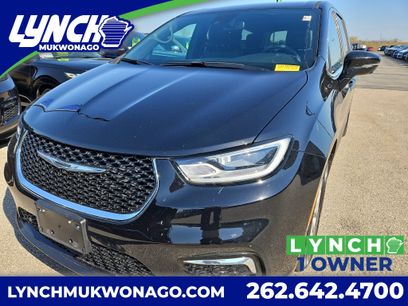 Used 2026 Chrysler Pacifica Select