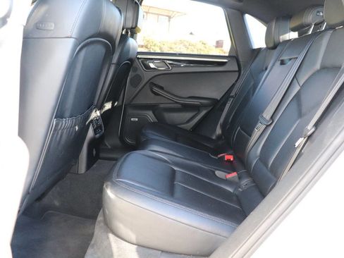 Used 2017 Porsche Macan image 33