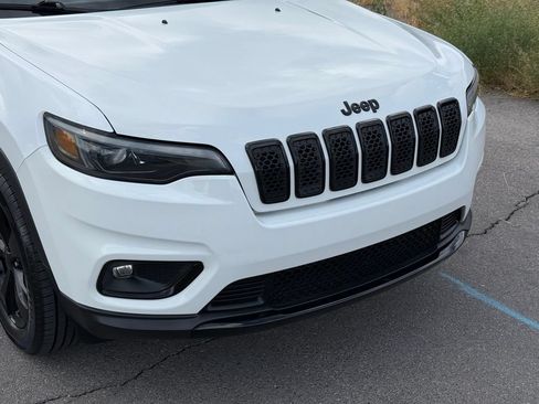 Used 2020 Jeep Cherokee Latitude Plus AWD/4WD image 3