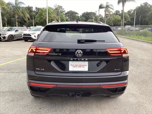 Used 2023 Volkswagen Atlas Cross Sport SEL R-Line AWD/4WD image 2