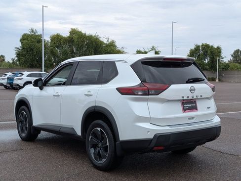 Used 2024 Nissan Rogue SV FWD image 7
