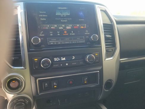 Used 2021 Nissan Titan SV w/ SV Convenience Package image 6