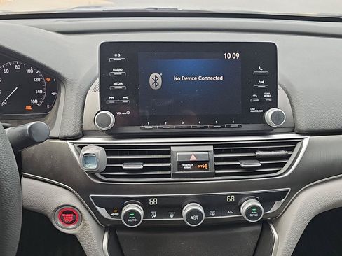 Used 2018 Honda Accord LX image 10