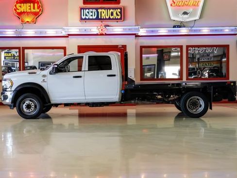 Used 2024 RAM 5500 Tradesman w/ Chrome Appearance Group AWD/4WD image 12