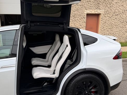 Used 2020 Tesla Model X Long Range AWD/4WD image 17