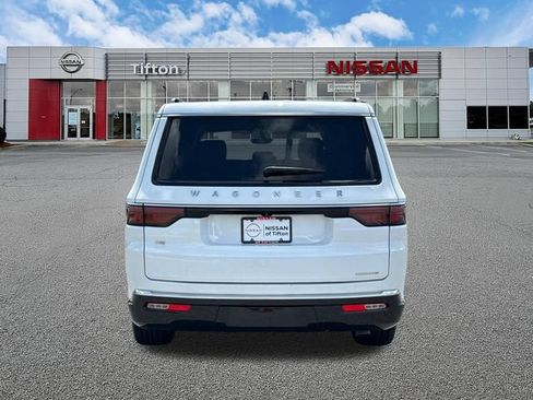 Used 2024 Jeep Wagoneer L Series II RWD image 6