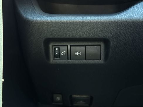 Used 2021 Toyota RAV4 LE w/ Carpet Mat Package (TMS) AWD/4WD image 21