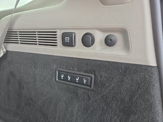 Used 2023 Jeep Grand Wagoneer 4WD w/ Rear Seat Video Group 1 image 38