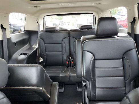 Used 2021 GMC Acadia Denali w/ Denali Technology Package image 13