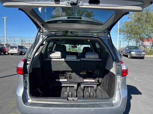 Used 2017 Toyota Sienna Limited Premium AWD/4WD image 11