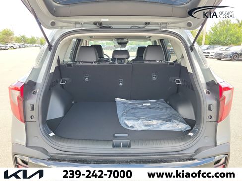 New 2026 Kia Seltos S FWD image 10