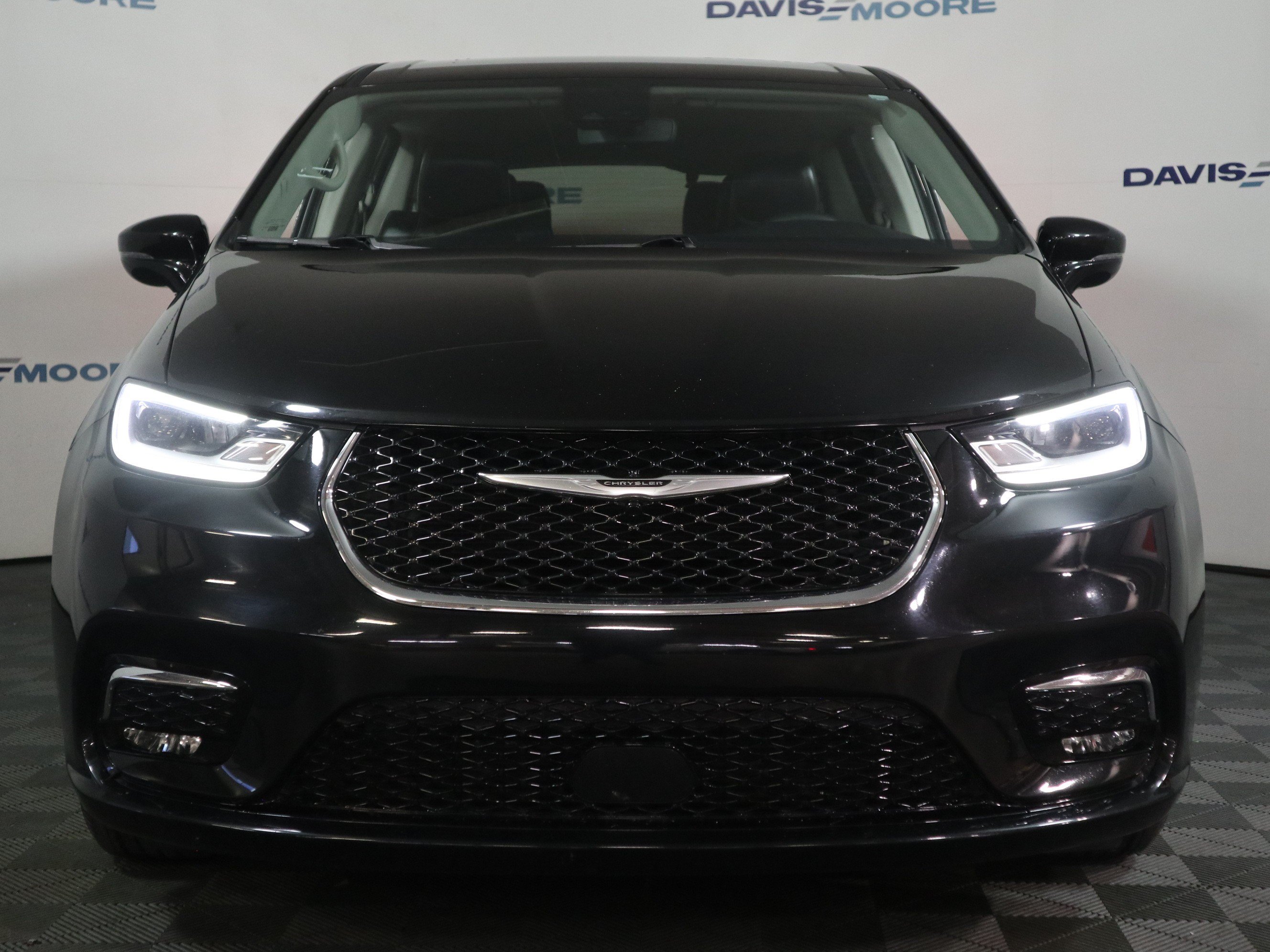 Used 2024 Chrysler Pacifica Touring-L FWD image 13