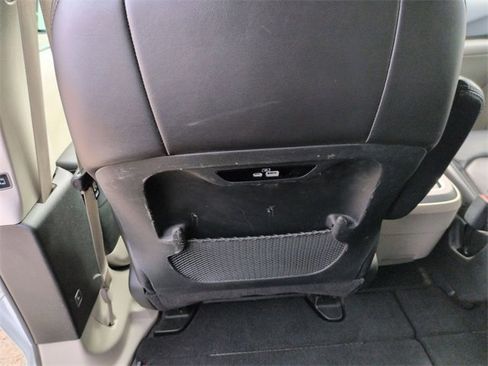 Used 2023 Chrysler Pacifica Touring-L image 26