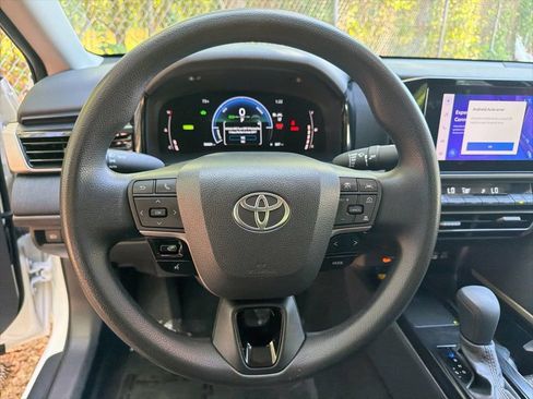 Used 2025 Toyota Camry LE FWD image 18